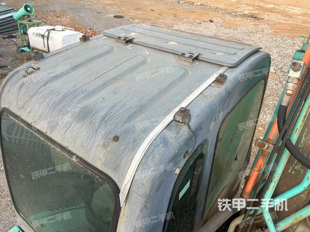 驾驶室顶部（整机外观）