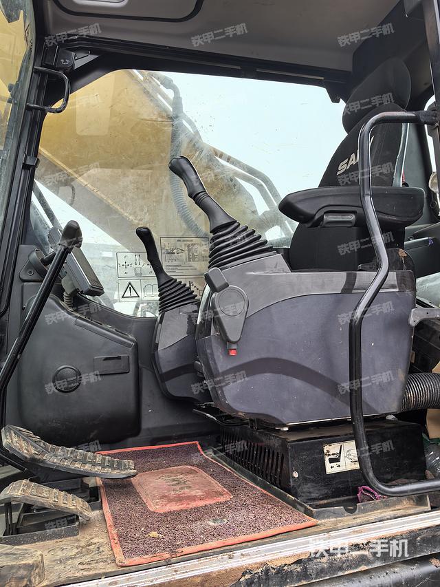 驾驶室整体（整机外观）