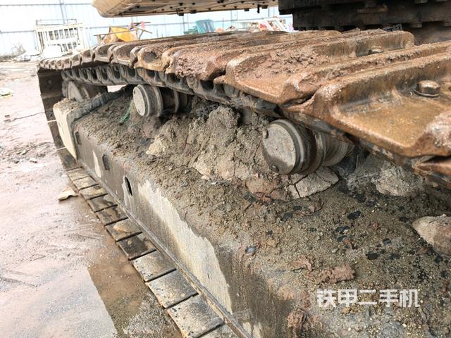 右驅(qū)動輪（行走機構(gòu)）