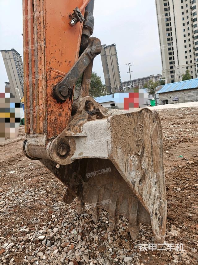 大臂油缸整体 竖拍（工作和回转装置）