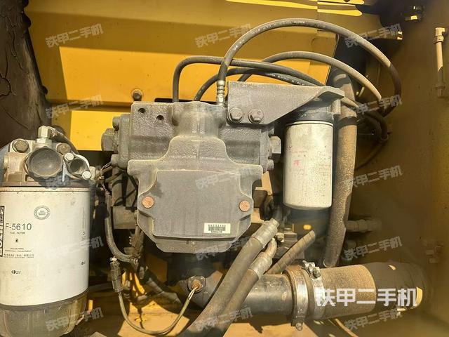 液壓泵艙室正面整體(整機(jī)外觀) 液壓泵艙室正面整體(整機(jī)外觀)