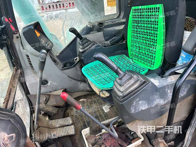 驾驶室整体（整机外观）