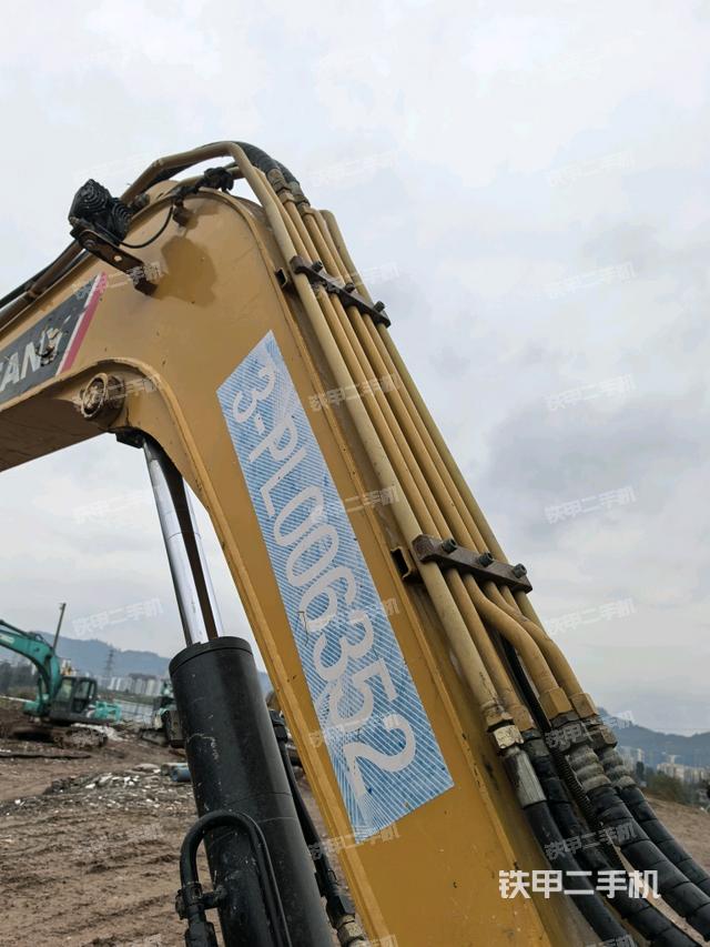 大臂背部俯視（工作和回轉(zhuǎn)裝置）