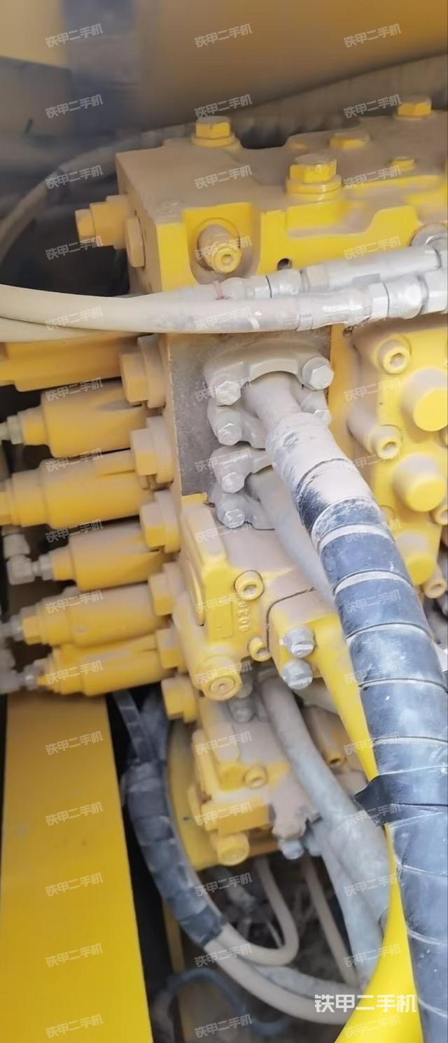 回轉(zhuǎn)馬達和主控閥（整機外觀）