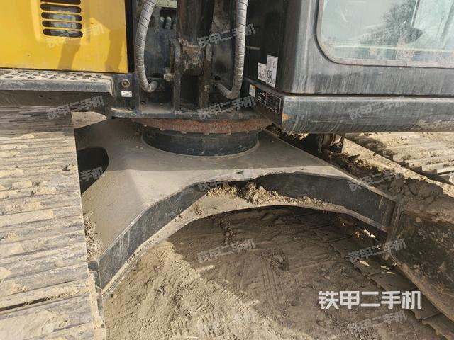 轉(zhuǎn)盤和下車架正前（工作和回轉(zhuǎn)裝置）