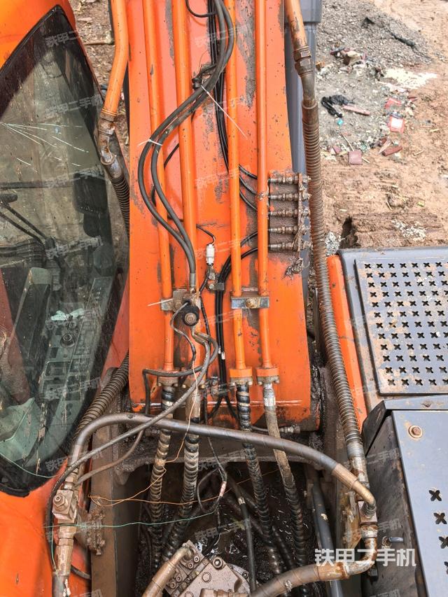 大臂背部俯視（工作和回轉(zhuǎn)裝置）