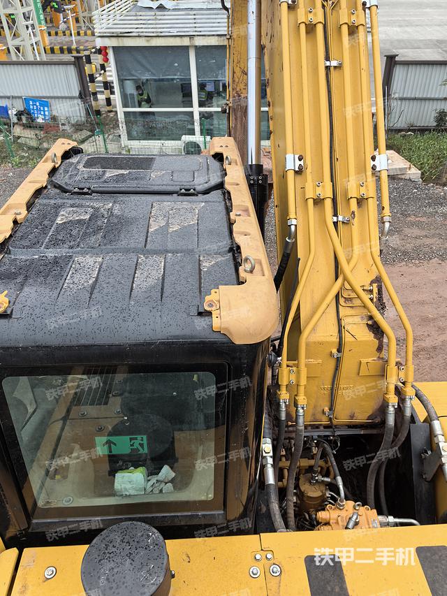 驾驶室顶部（整机外观）