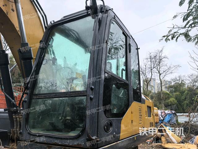 駕駛室左前45度（駕駛室部分）