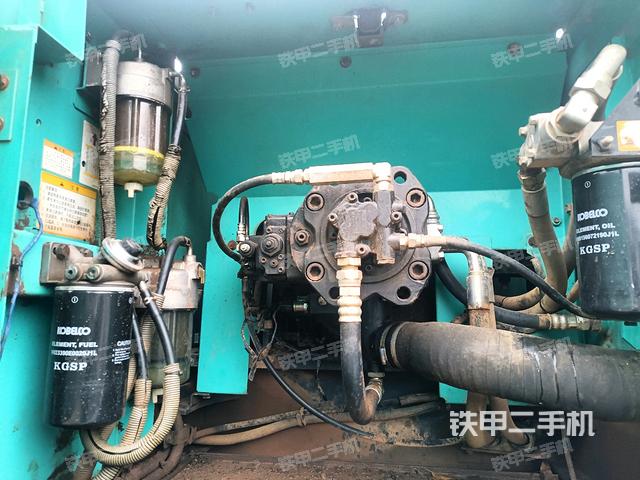 液壓泵艙室正面整體(整機外觀) 液壓泵艙室正面整體(整機外觀)