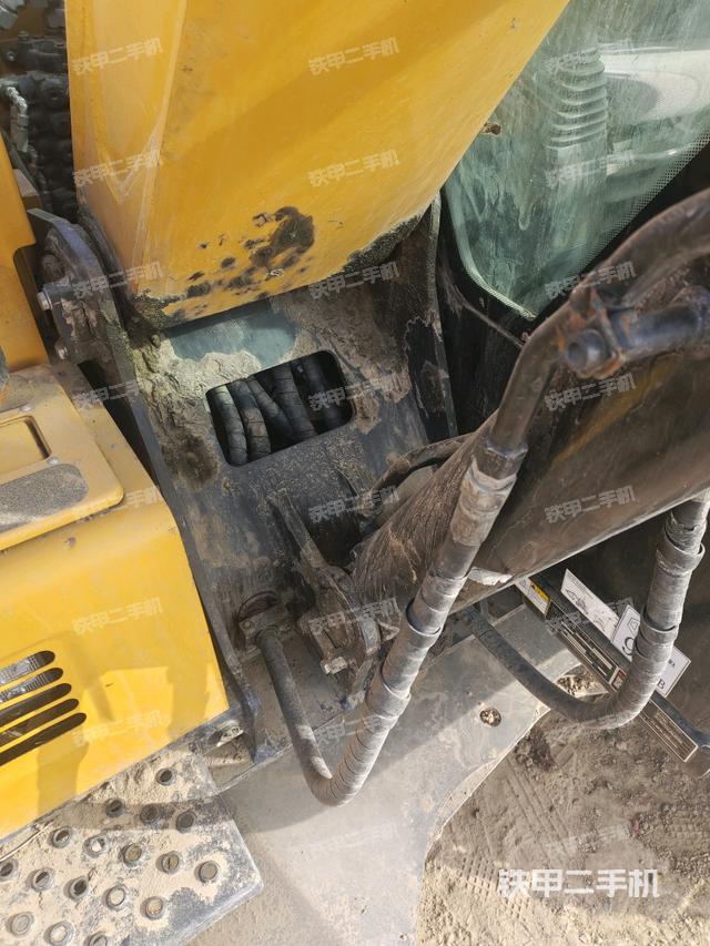 大臂根部?斜（工作和回轉(zhuǎn)裝置）