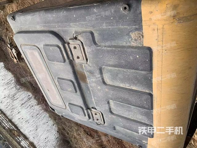 駕駛室頂部(整機外觀) 駕駛室頂部(整機外觀)