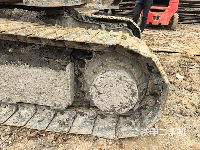 右驅(qū)動輪（行走機構(gòu)）