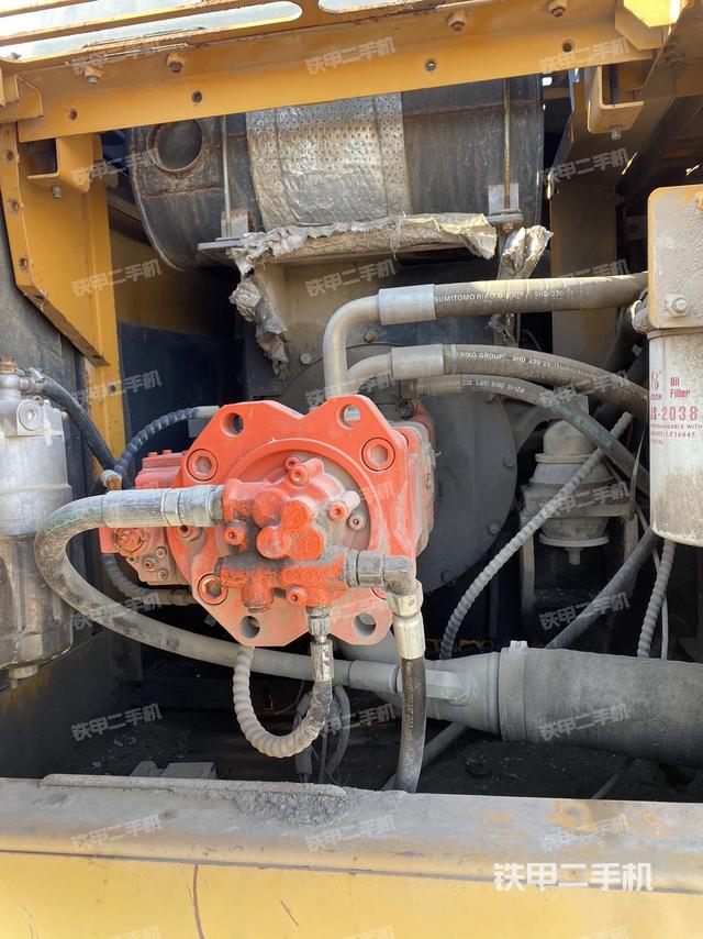 液壓泵艙室正面整體(整機(jī)外觀) 液壓泵艙室正面整體(整機(jī)外觀)