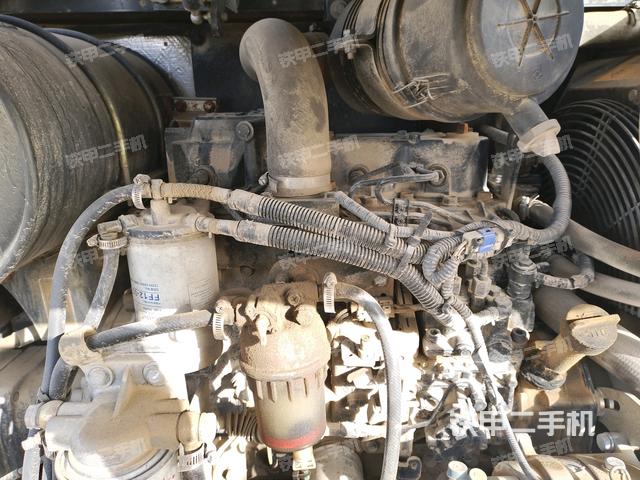 發(fā)動(dòng)機(jī)室（上車(chē)部件）