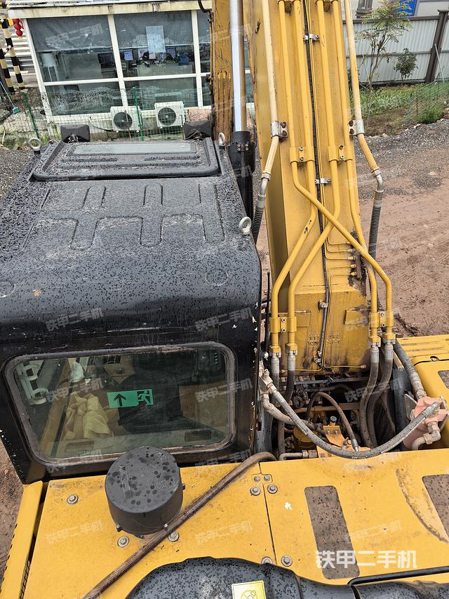 驾驶室顶部（整机外观）