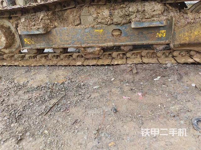 單側(cè)履帶整體(整機(jī)外觀) 單側(cè)履帶整體(整機(jī)外觀)