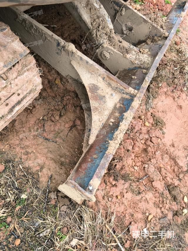 大臂根部?斜（工作和回轉(zhuǎn)裝置）