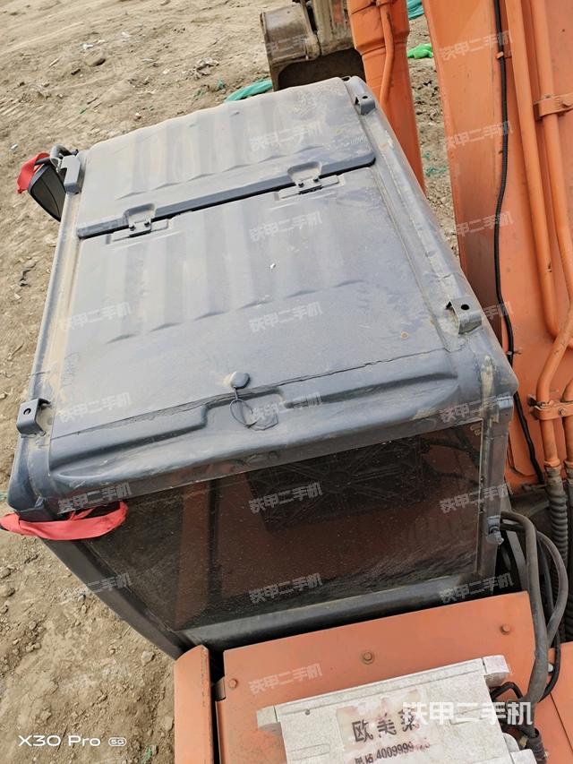 駕駛室頂部（整機外觀）