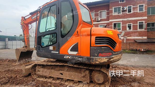 驾驶室顶部（整机外观）