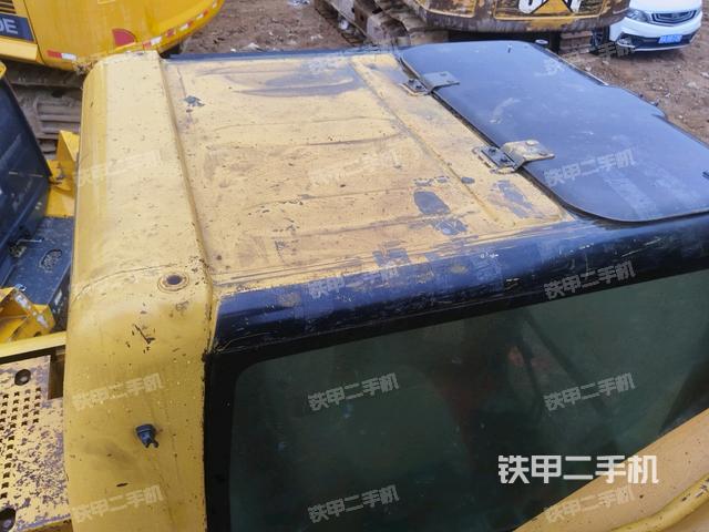 駕駛室頂部(整機外觀) 駕駛室頂部(整機外觀)