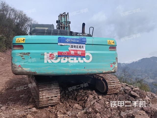 驾驶室顶部（整机外观）