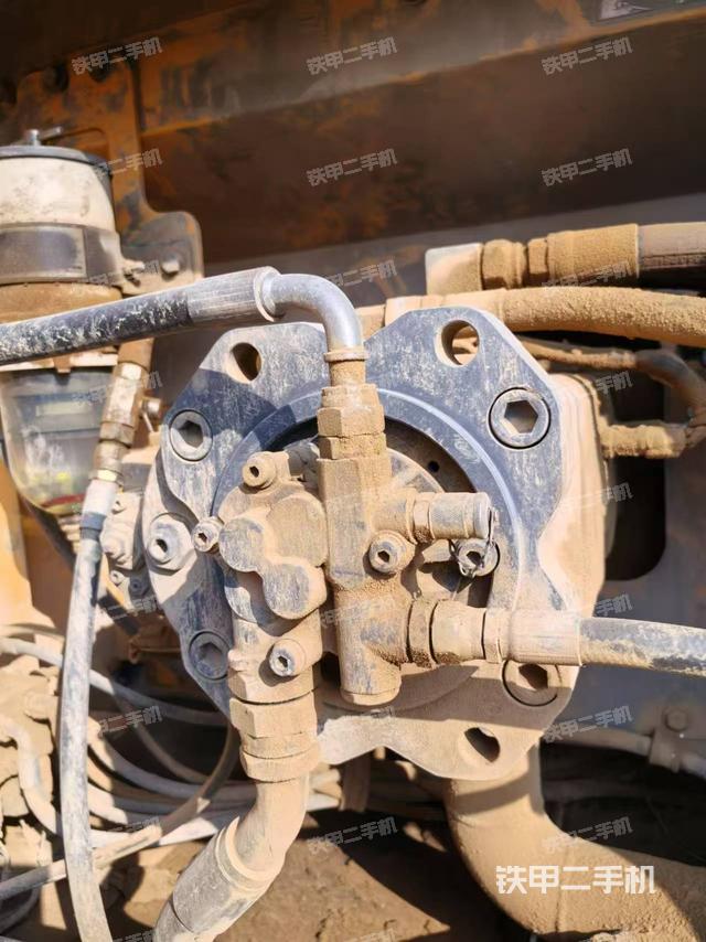 液壓泵艙室正面整體(整機(jī)外觀) 液壓泵艙室正面整體(整機(jī)外觀)