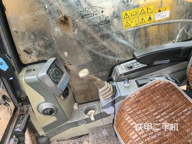 座椅右側(cè)控制臺/鑰匙門/油門/含右手柄（駕駛室部分）