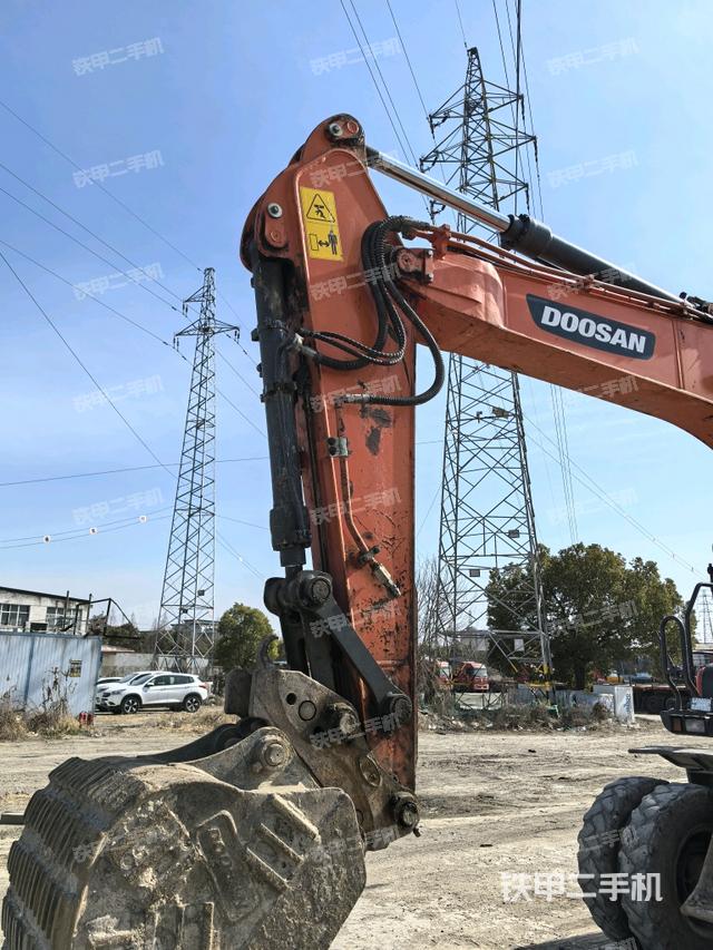 小臂整体左后（工作和回转装置）