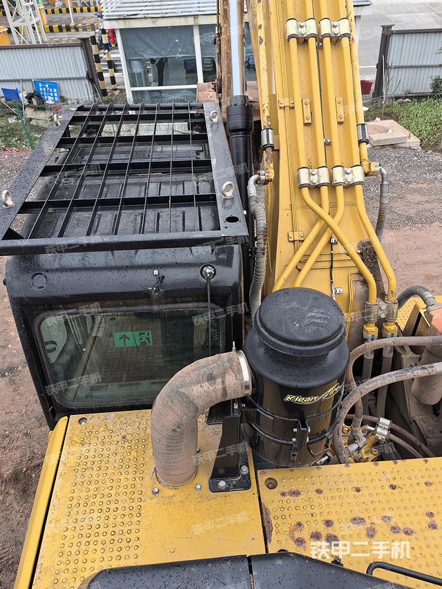 驾驶室顶部（整机外观）