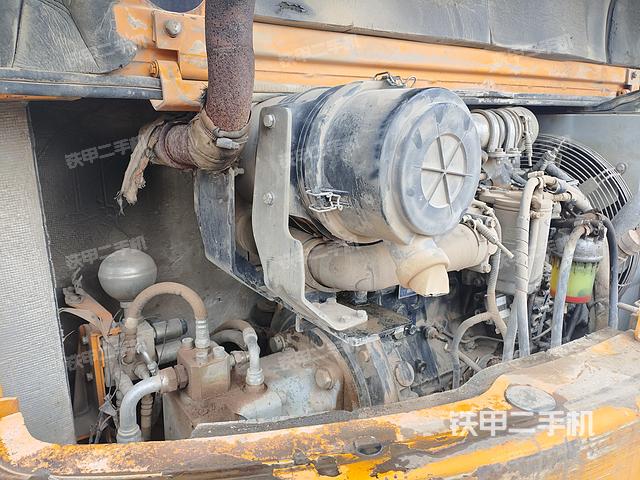 回转马达和主控阀（整机外观）