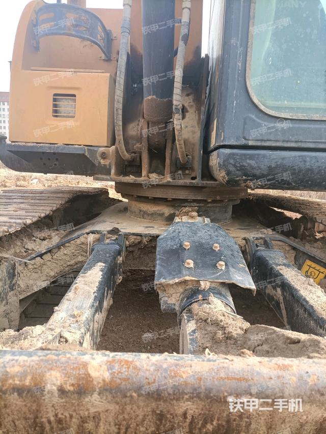 轉(zhuǎn)盤和下車架正前（工作和回轉(zhuǎn)裝置）