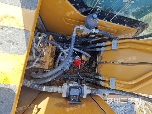 回轉(zhuǎn)馬達(dá)和主控閥（整機(jī)外觀）