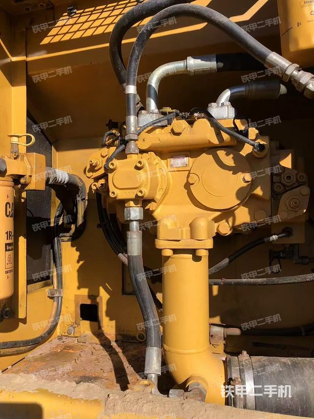 液壓泵艙室正面整體（整機(jī)外觀）