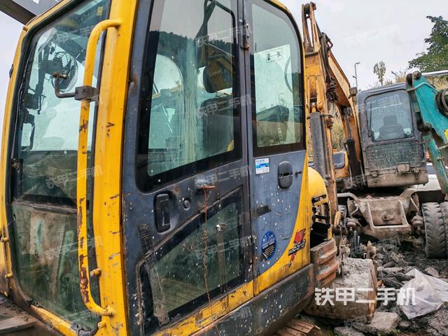 ?駕駛室正側(cè)(駕駛室部分) ?駕駛室正側(cè)(駕駛室部分)