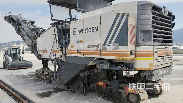 整机右后45°（设备外观及核心部件）