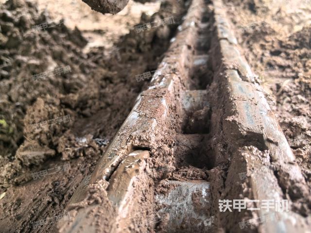 右側(cè)行走馬達(dá)蓋板（行走機(jī)構(gòu)）