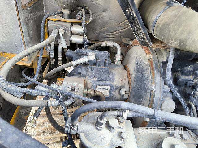 液压泵舱室正面整体（整机外观）