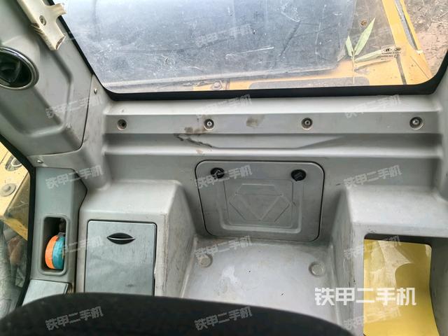 座椅右側(cè)控制臺/鑰匙門/油門/含右手柄（駕駛室部分）