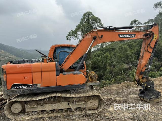 斗山DX140LC挖掘机