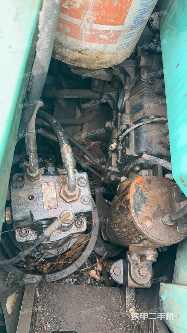 回转马达和主控阀（整机外观）