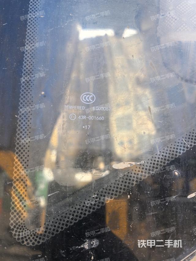 后窗玻璃角標（駕駛室部分）