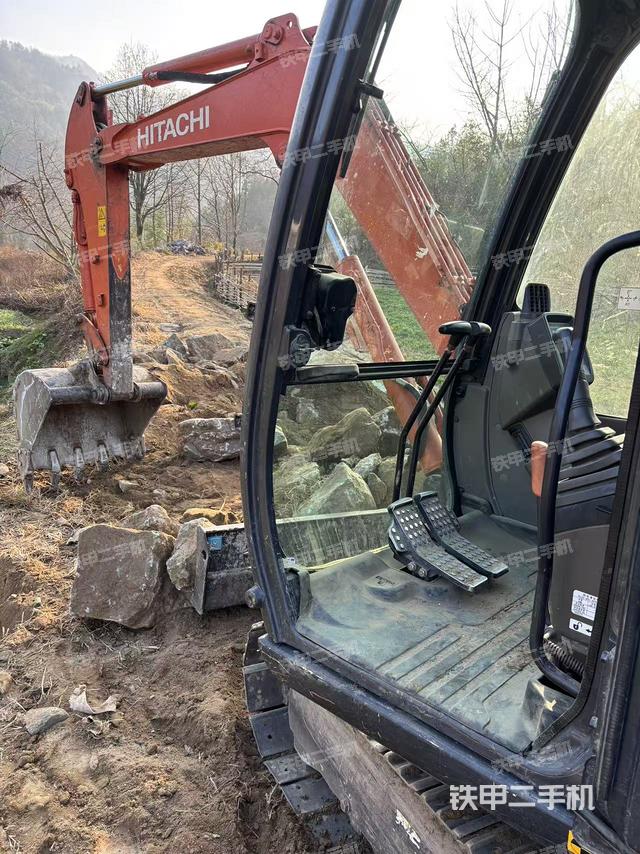 液压泵舱室正面整体（整机外观）