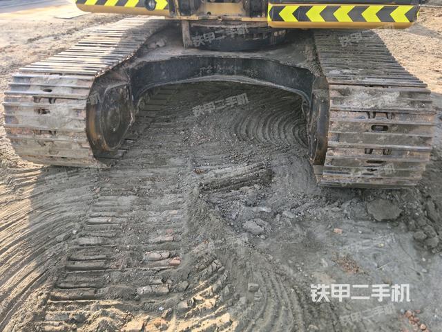 轉(zhuǎn)盤和下車架正前（工作和回轉(zhuǎn)裝置）