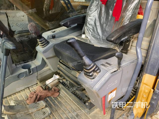 座椅左側(cè)控制臺(tái)/音響/含左手柄（駕駛室部分）