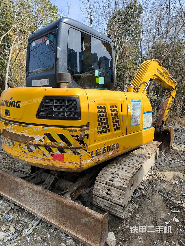 回转马达和主控阀（整机外观）