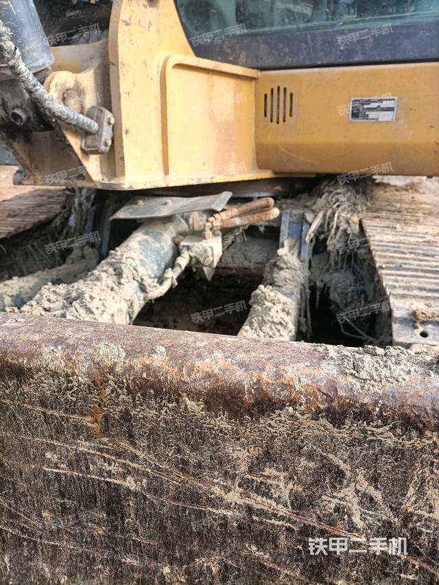 轉(zhuǎn)盤和下車架正前（工作和回轉(zhuǎn)裝置）