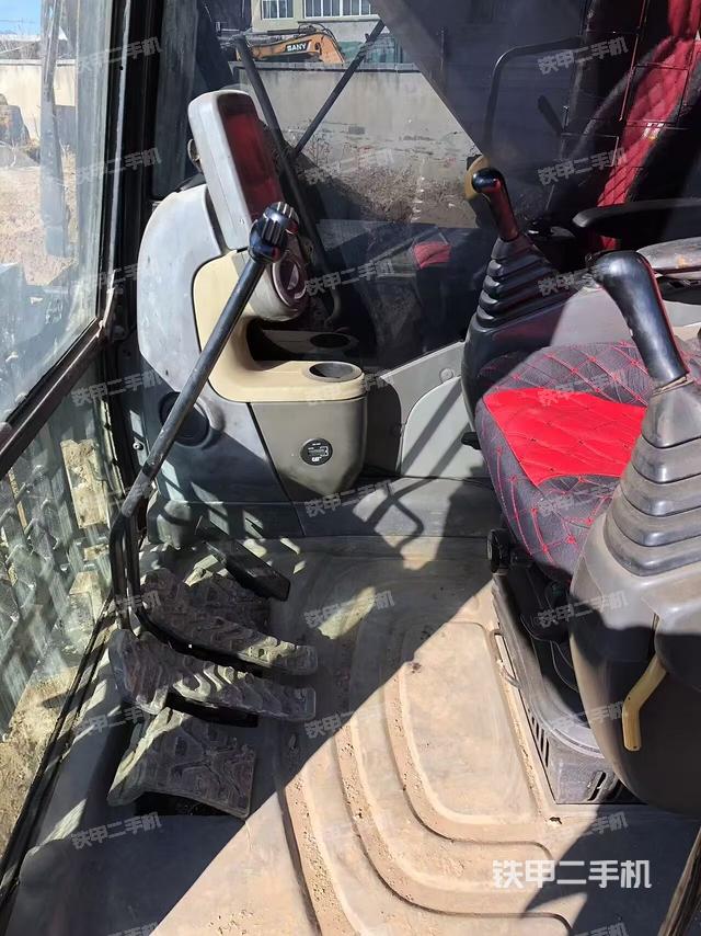 駕駛室整體（整機(jī)外觀）