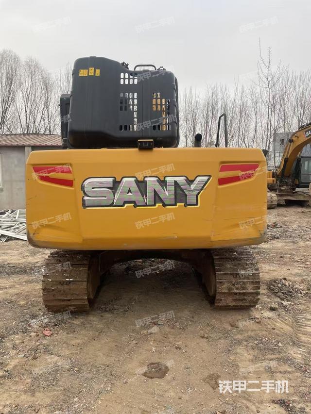 駕駛室頂部（整機外觀）