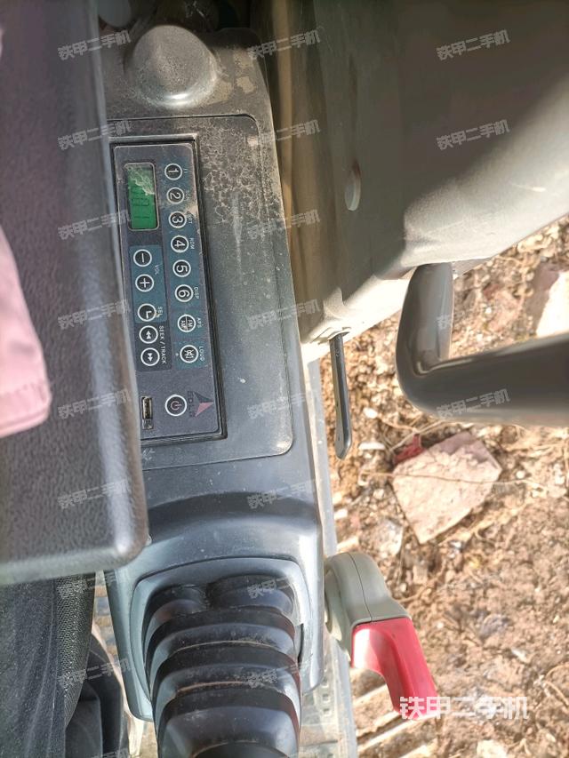 座椅左側控制臺/音響/含左手柄（駕駛室部分）