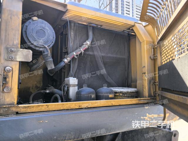 散熱器正面(大件艙室) 散熱器正面(大件艙室)